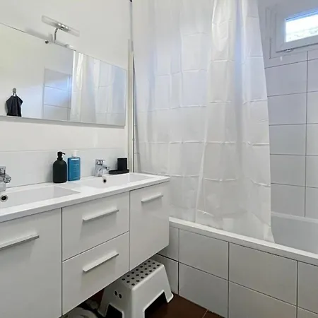 Spacious House - 3 Bedrooms With Garden *